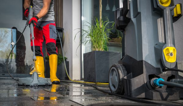 Cost of Commercial Pressure Cleaning in Crystal Lake