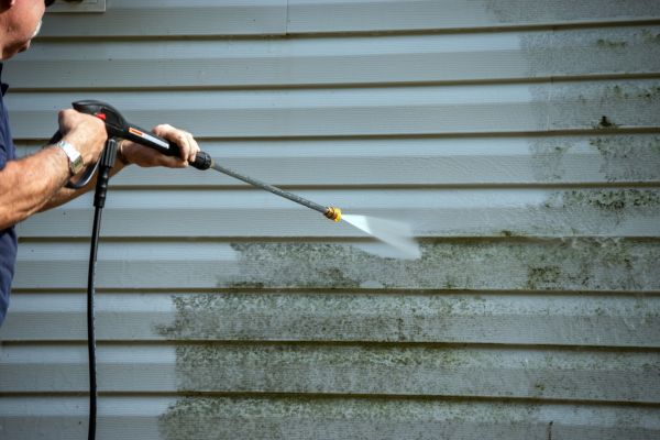 Vinyl Siding Power Washing in Crystal Lake